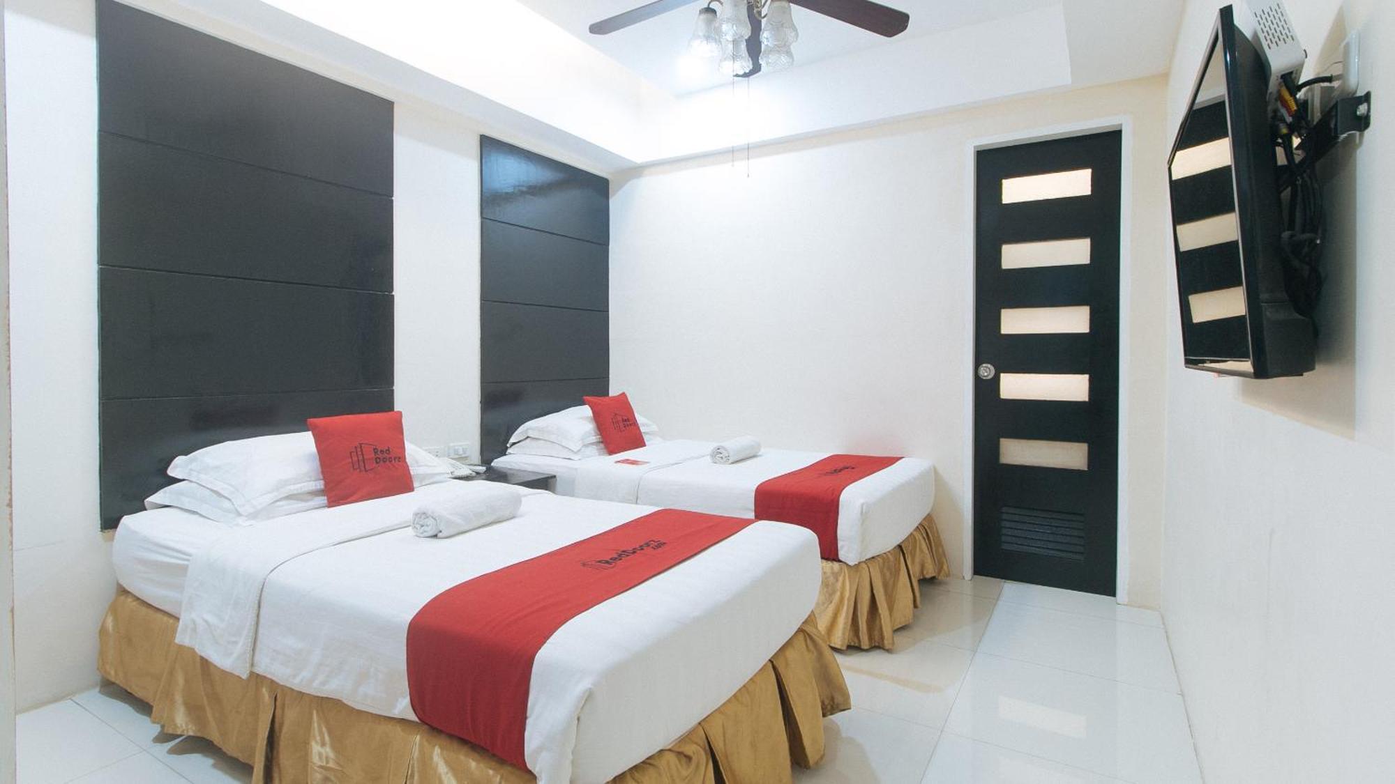 Reddoorz At Grand Apartelle Hernan Cortes Cebu Extérieur photo