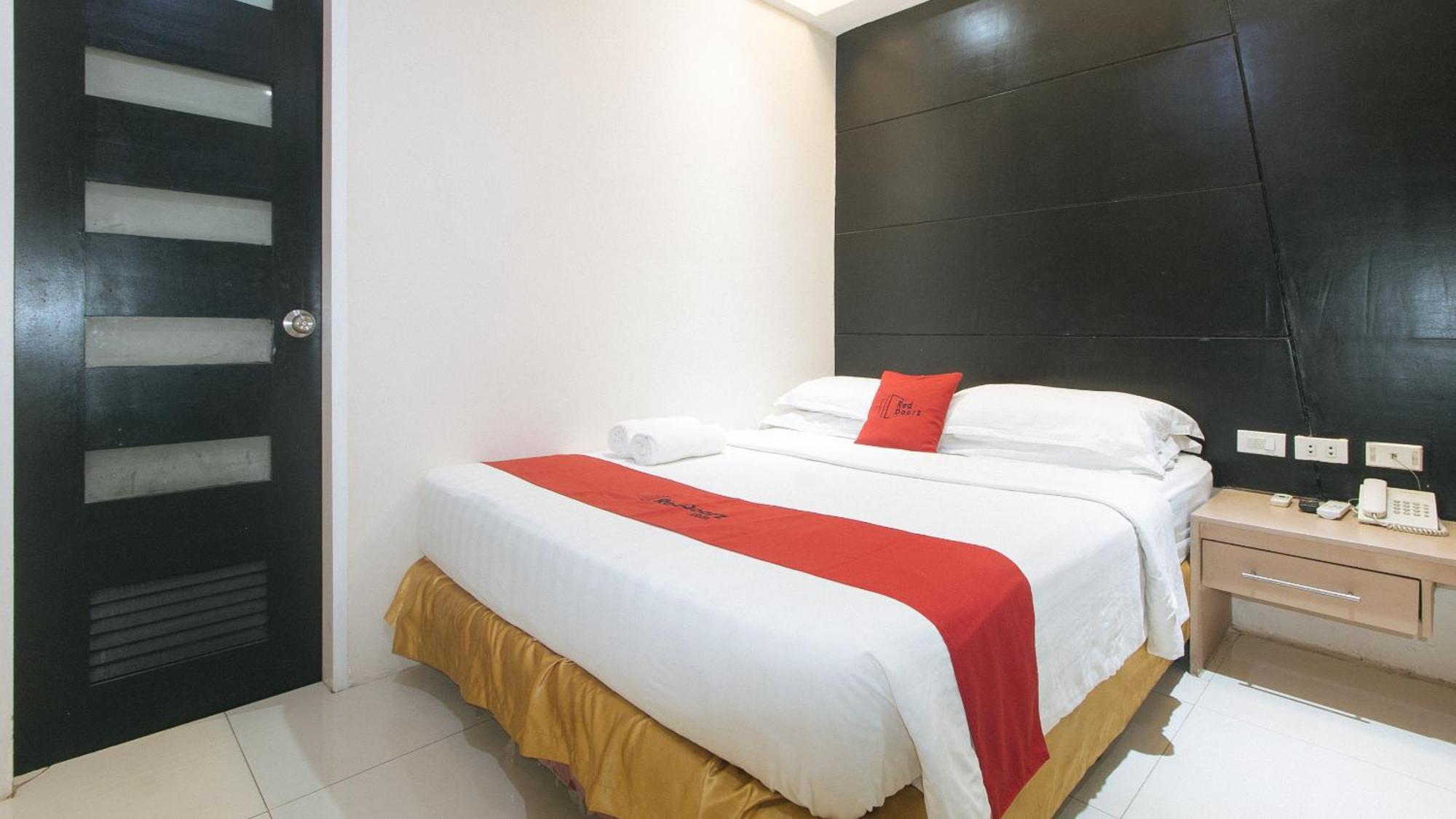 Reddoorz At Grand Apartelle Hernan Cortes Cebu Extérieur photo